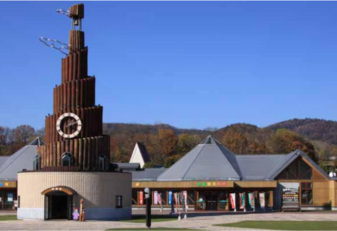 8. The world's largest mechanical cuckoo clock 'Roadside Station Onneyu Onsen'